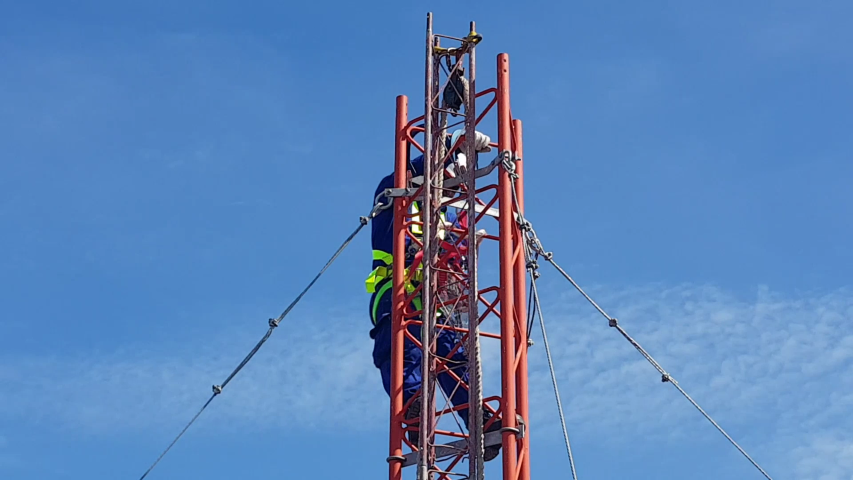 Instalan nueva radio base 3G en Mantua 2 Small