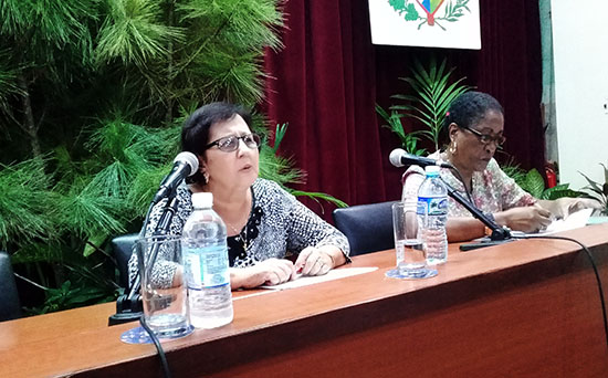 Leonor Lina Plasencia vicepresidente e Iraioda Hernandez secretaria de la Asamblea Provincial