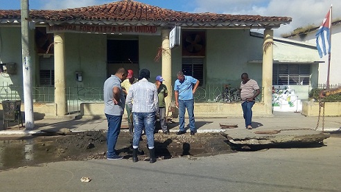 Reparan salidero de agua en San Juan y Martínez