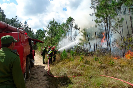 Ejercicio contra incendio en San Juan y Martínez. / Fotos: Francisco Valdés Alonso.