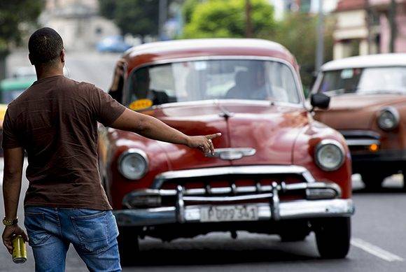 boteros-transporte-taxis-cuba-la-habana-8-580x389.jpg