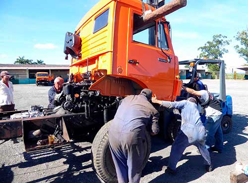 camion hombres