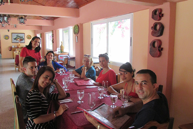 almuerzo en El Criollo