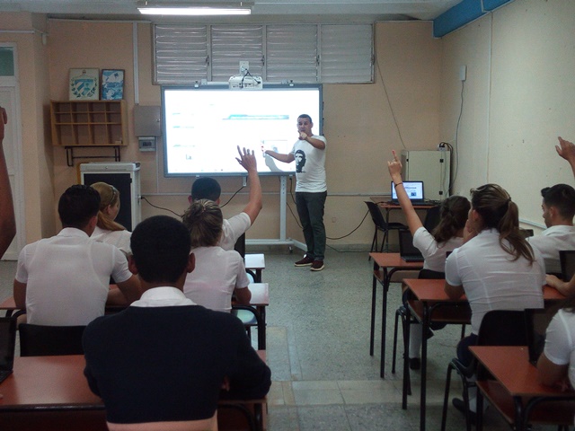 impartiendo clases