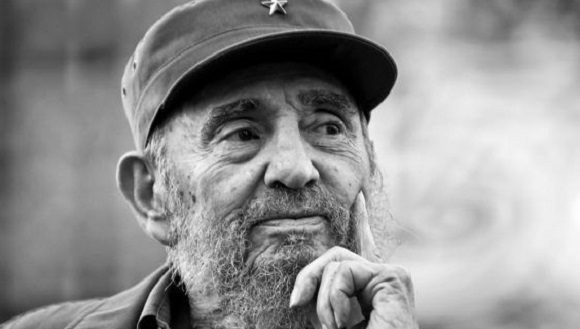 fidel castro pose 580x329