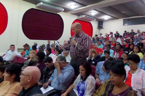 Los delegados se pronuncian por los siete objetivos del perfeccionamiento. / Fotos: Ramón Brizuela Roque.